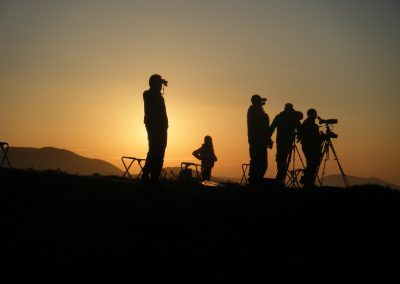 Observadores al atardecer